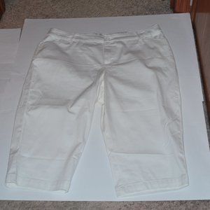 ST JOHN'S BAY CAPRI MID-RISE PLUS SIZE 18W NWT